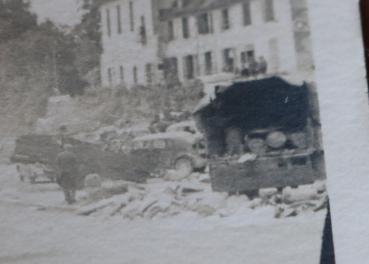 Preview: altes Foto - zerstörte Fahrzeuge , gefallene Soldaten nach Angriff - Ort ?? Westfeldzug